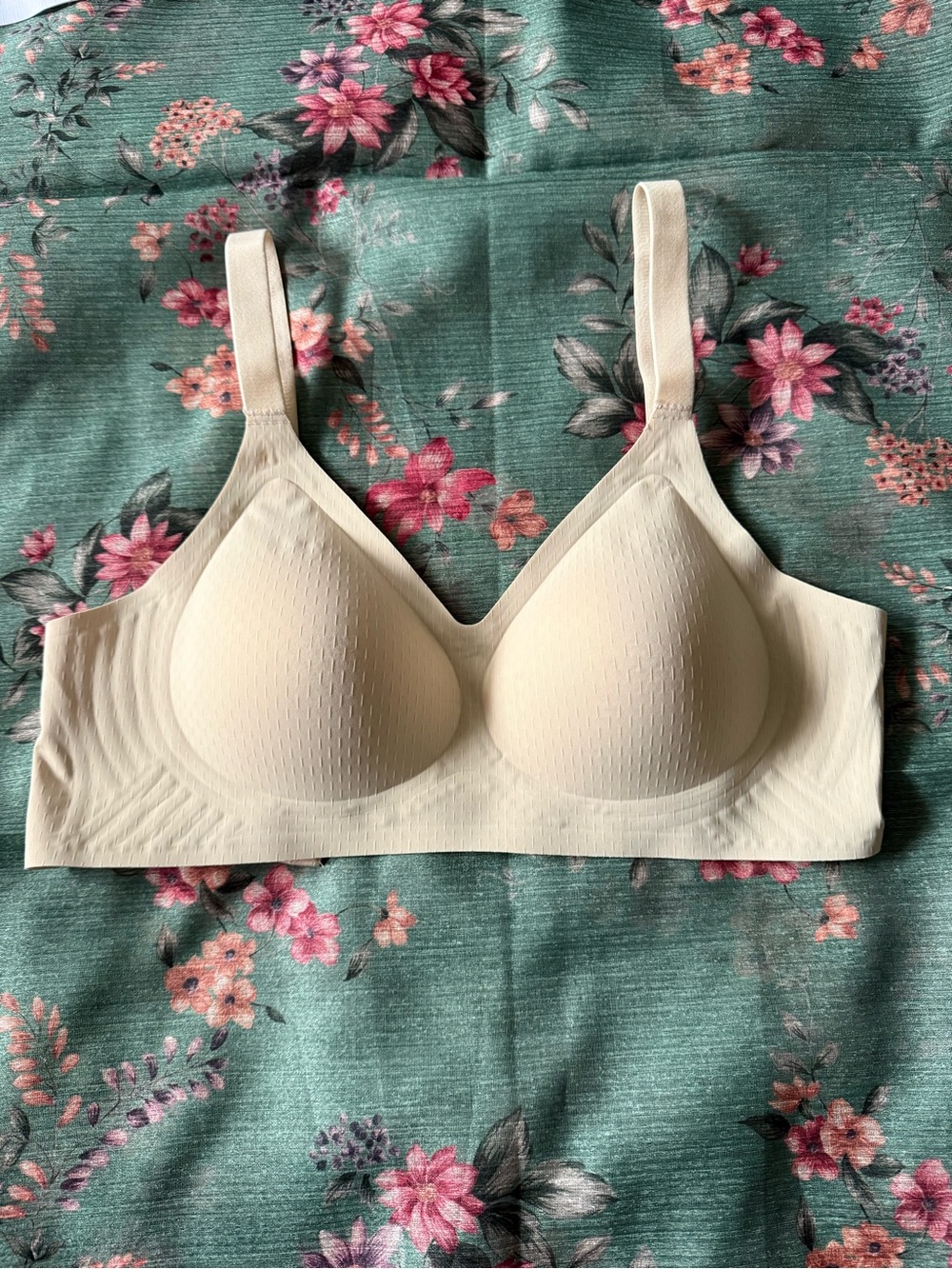 Seamless T-Shirt Bra in Cream - Comfortable Everyday Support